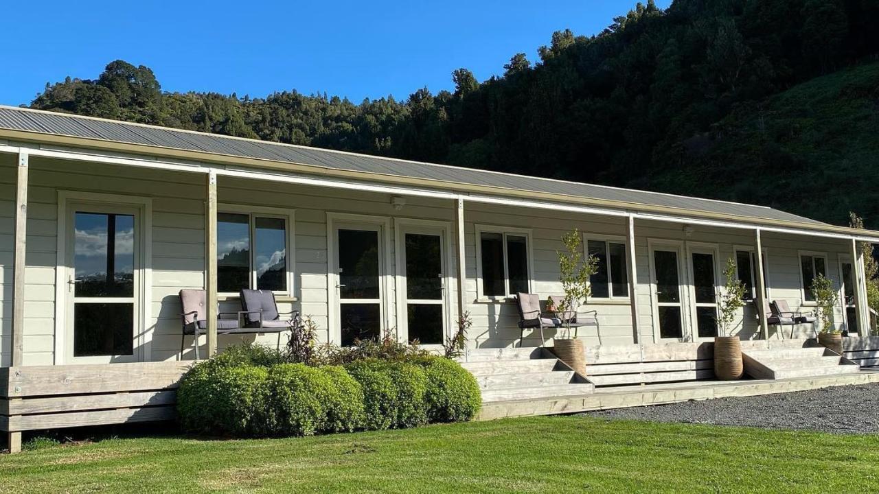 Whangamomona Hotel Stratford Εξωτερικό φωτογραφία